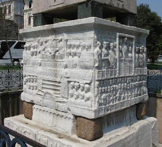 Маяк храма Яра Царьграда, обелиск Феодосия