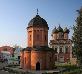 Высоко-Петровский монастырь и его древние саркофаги